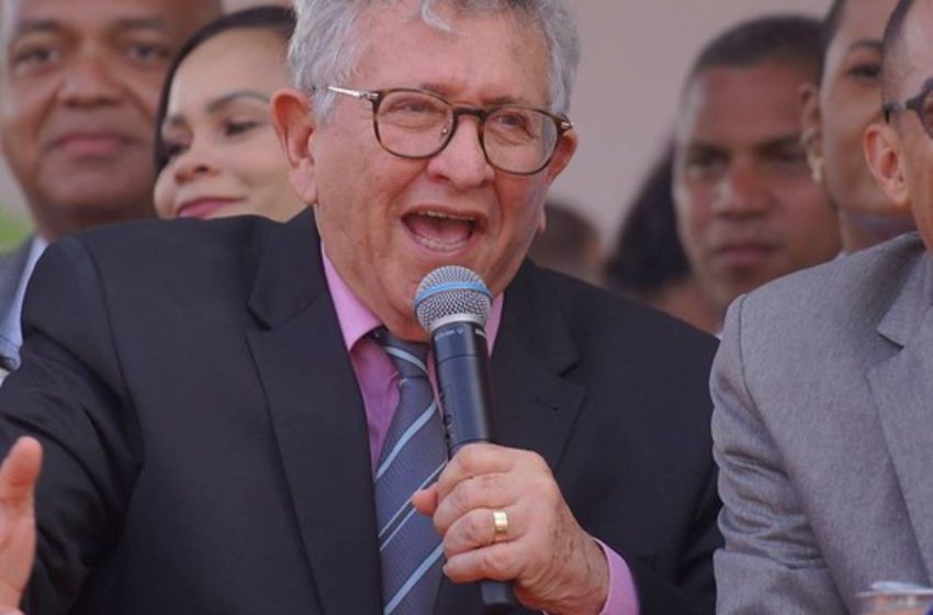 “Camaçari é marcada por pessoas apaixonadas por esta terra”, diz Caetano em desfile de Vila de Abrantes