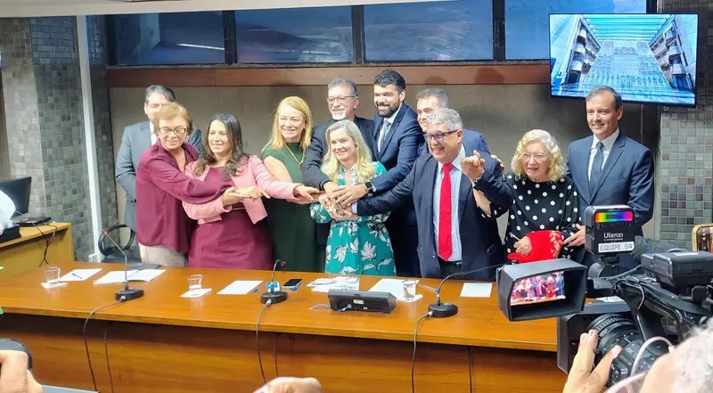 Ivana Bastos lamenta ausência da oposição em debate sobre a Ponte Salvador-Itaparica