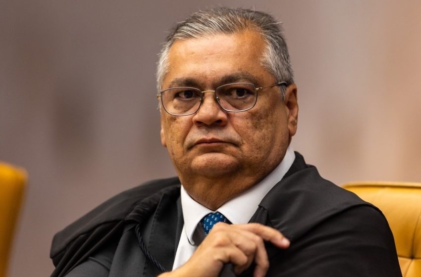 Flávio Dino determina abertura de inquérito para investigar gestão de Bolsonaro na pandemia