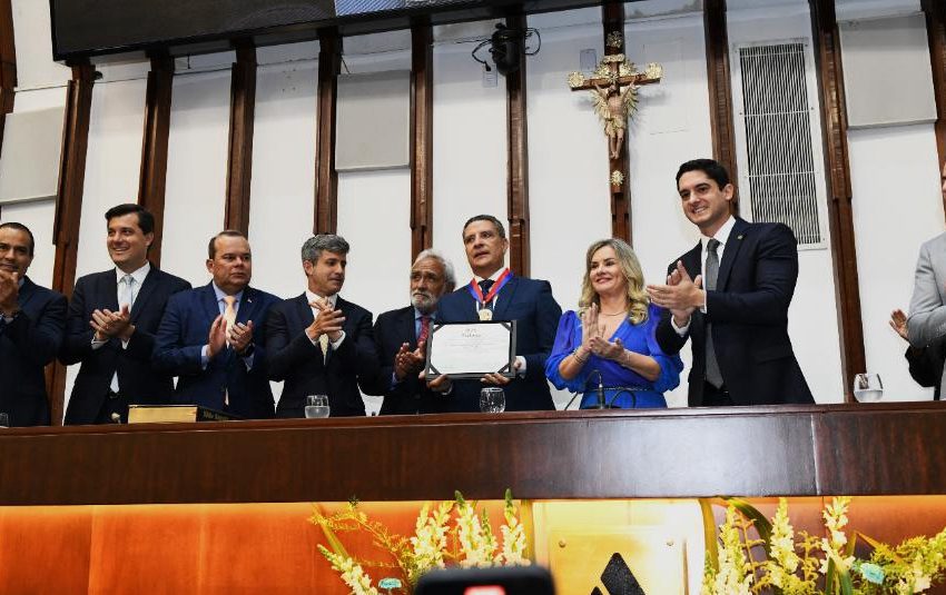 ALBA homenageia presidente do TCE com a Comenda 2 de Julho