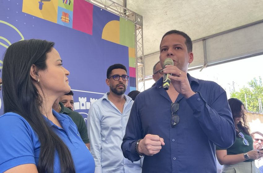 Tito Coelho destaca importância do programa Pavimenta Lauro e agradece a Débora Regis por atender demandas antigas da população