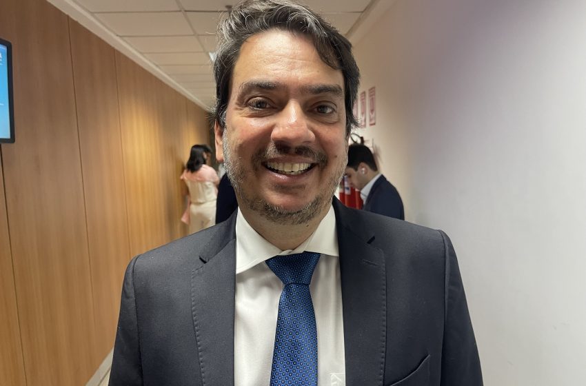 Pedro Tavares elogia prefeita Débora Regis pelo programa Pavimenta Lauro