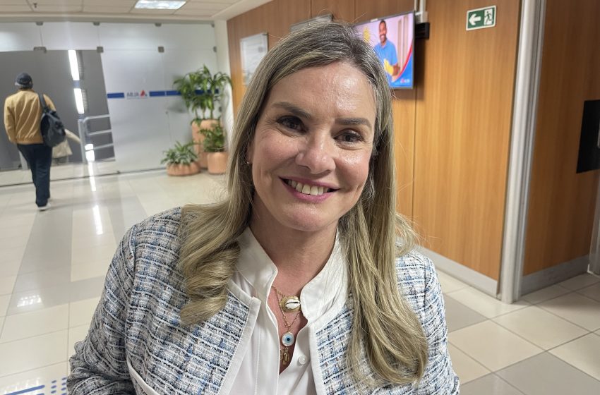 Ivana Bastos, celebra aprovação de 16 projetos em sessão desta terça-feira