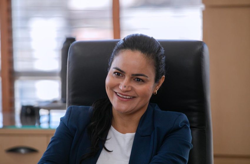 Prefeita Débora Regis antecipa salário dos servidores de Lauro de Freitas para esta sexta (24)