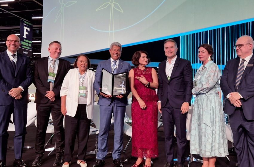 Jerônimo Rodrigues celebra liderança da Bahia em energia eólica e recebe comenda “Embaixador dos Ventos”