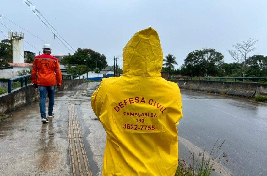 Sem ocorrências graves, Defesa Civil segue em alerta para as chuvas em Camaçari