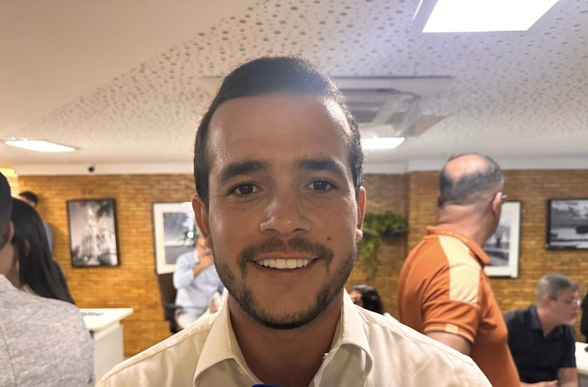 Matheus Ferreira destaca avanços na saúde pública e celebra novas entregas de veículos em Lauro de Freitas e Teodoro Sampaio
