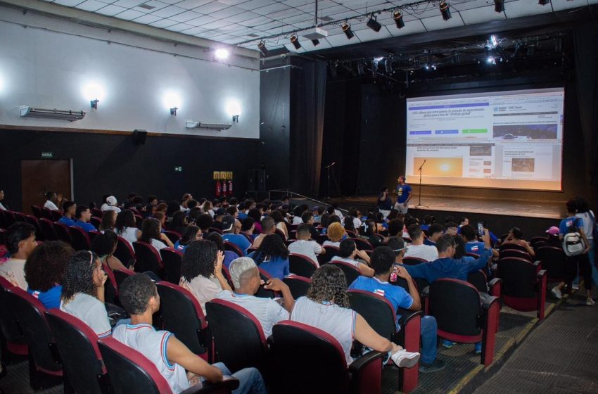 Aulão Show para o ENEM transforma Cineteatro em palco de conhecimento