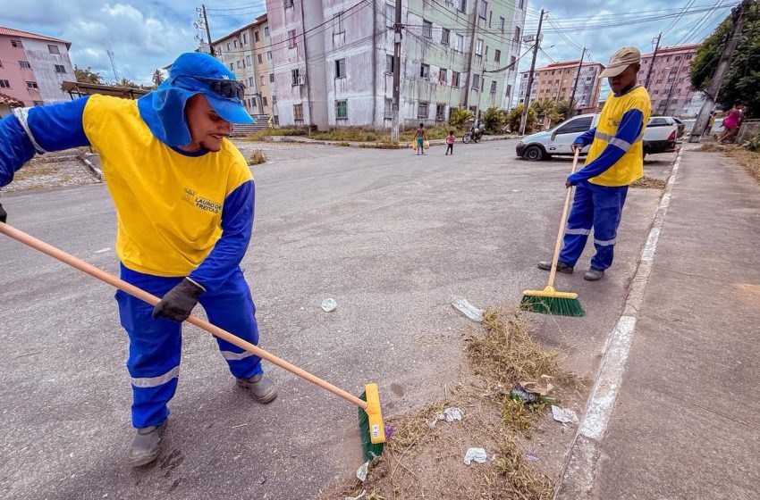 Mutirão de limpeza leva mais organização e bem-estar ao Capiarara em Lauro de Freitas
