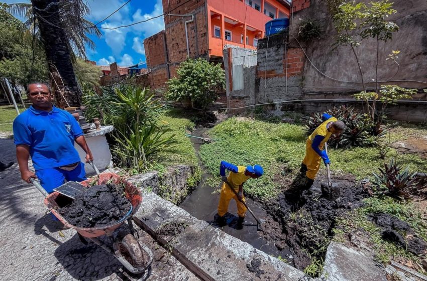 Prefeitura intensifica limpeza de canais em Portão e Vida Nova para evitar alagamentos