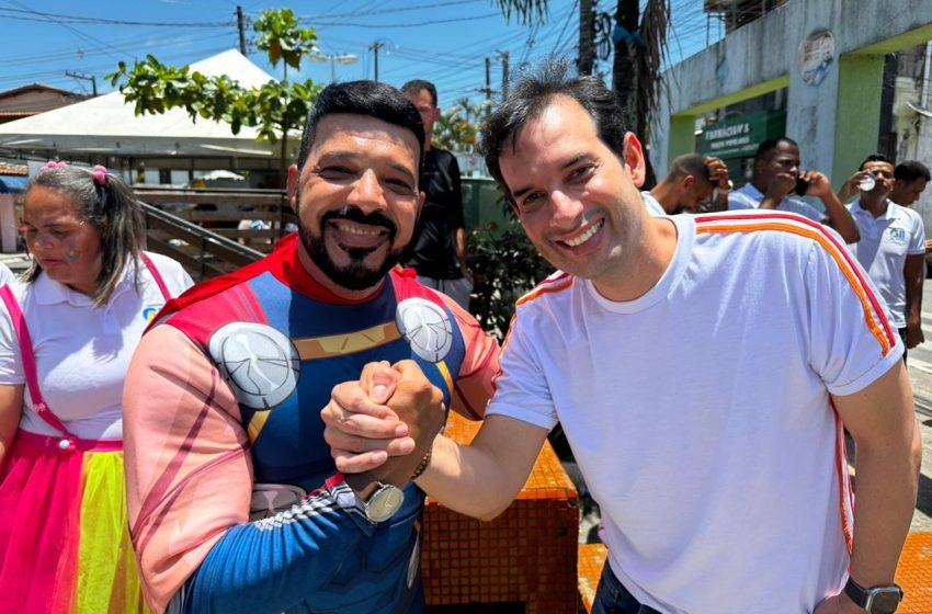 Léo Prates prestigia Dia das Crianças de Gil de Adélia, fala sobre eleições e elogia gestão de Débora Regis