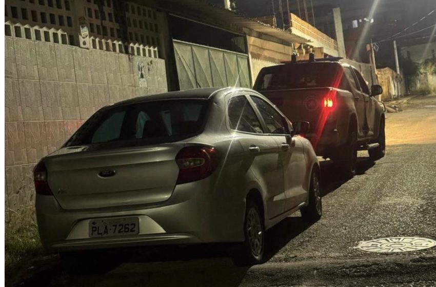 PM age rápido e recupera veículo roubado em Lauro de Freitas