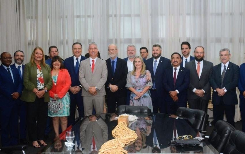  Ivana Bastos celebra homenagens na ALBA e destaca personalidades que engrandecem a Bahia