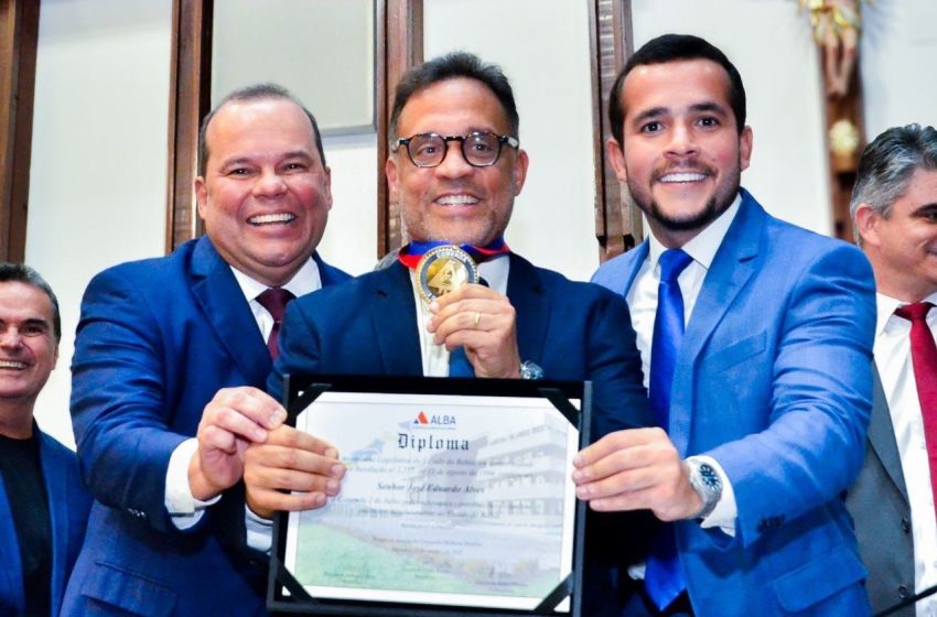 Vice-governador Geraldo Júnior prestigia entrega da Comenda 2 de Julho a Zé Eduardo