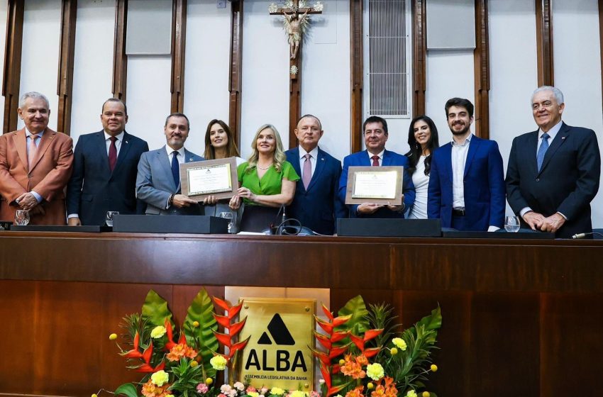 Deputado Adolfo Menezes entrega títulos de cidadania baiana a delegados da Polícia Federal