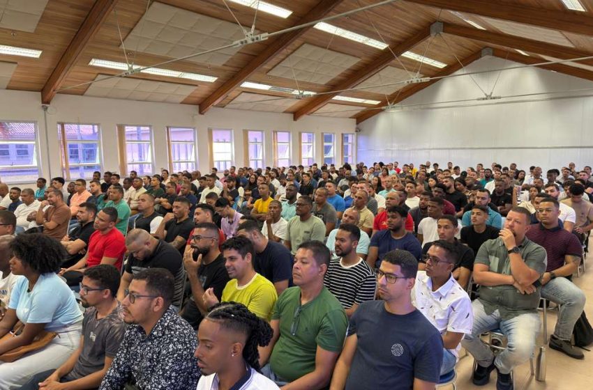 BYD realiza maior contratação em um só dia: 240 novos profissionais começam a trabalhar na fábrica em Camaçari