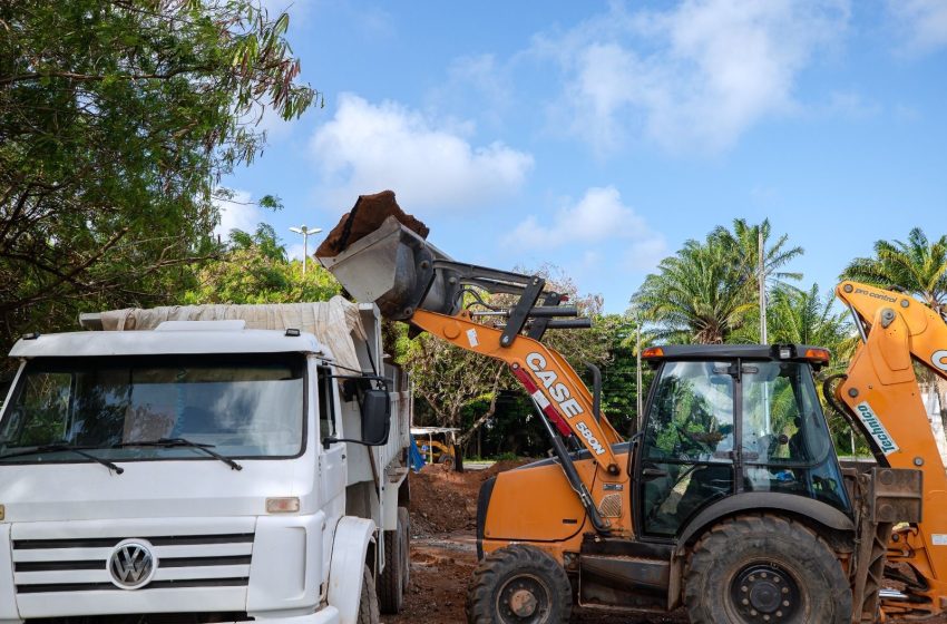 Prefeitura de Lauro de Freitas avança com pavimentação e iluminação em Buraquinho