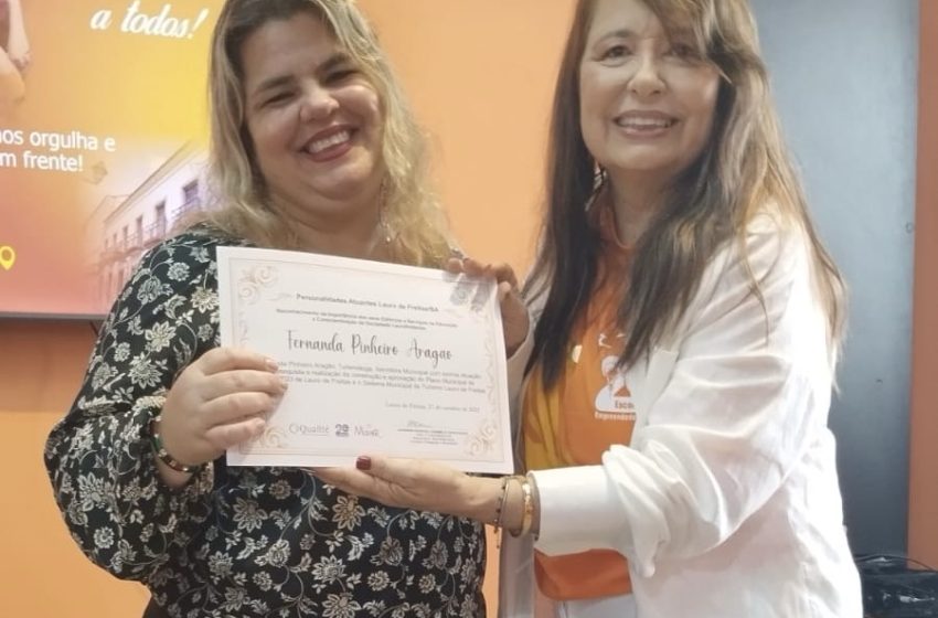 Turismóloga e servidora municipal recebe certificado por destaque na construção do Plano Municipal de Turismo de Lauro de Freitas