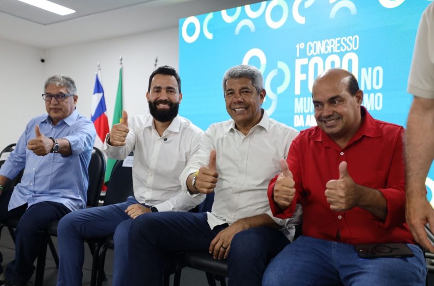 Jerônimo Rodrigues destaca força do municipalismo e integração entre Estado e municípios durante congresso em Itacaré