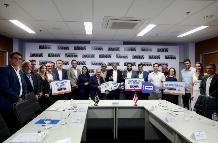 Governador se reúne com prefeito de Jacaraci e entrega equipamentos de saúde para o município