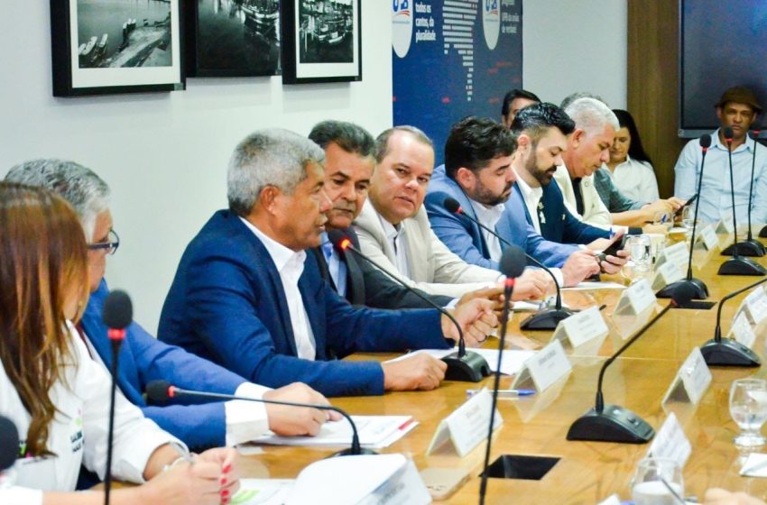 Vice-Governador destaca ausência de Salvador no sistema consorciado de Policlínicas durante Fórum Estadual de Saúde