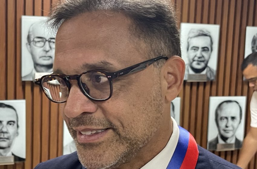 “A oposição está morta”, dispara José Eduardo ao receber a Comenda 2 de Julho