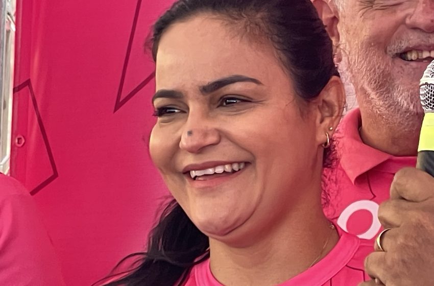  Prefeita Débora Regis homenageia agentes de saúde e destaca avanços no atendimento em Lauro de Freitas