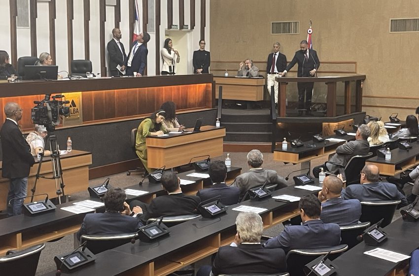 AL-BA mantém prisão preventiva de Binho Galinha em votação secreta