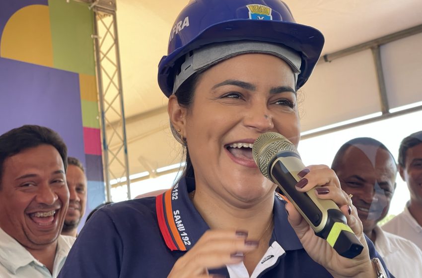 “Viemos para cuidar de vidas”: prefeita Débora Regis destaca avanços na saúde e assina ordem de serviço da USF do Jambeiro