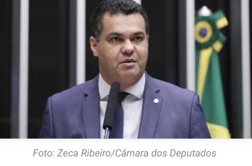 PF aborda deputado Dal Barreto no Aeroporto de Salvador durante Operação Overclean
