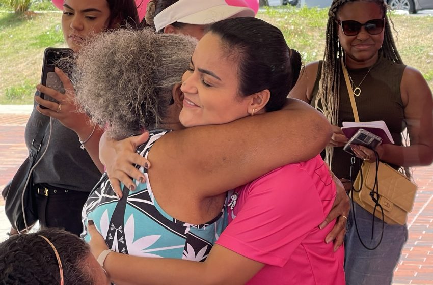 Débora Regis prestigia ação do Outubro Rosa na Praça da Matriz e reforça importância do diagnóstico precoce do câncer de mama