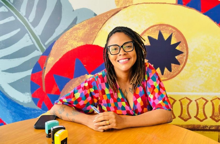  “A juventude negra aprende a se camuflar para sobreviver à violência racista”, diz Bárbara Carine na Flica 2025