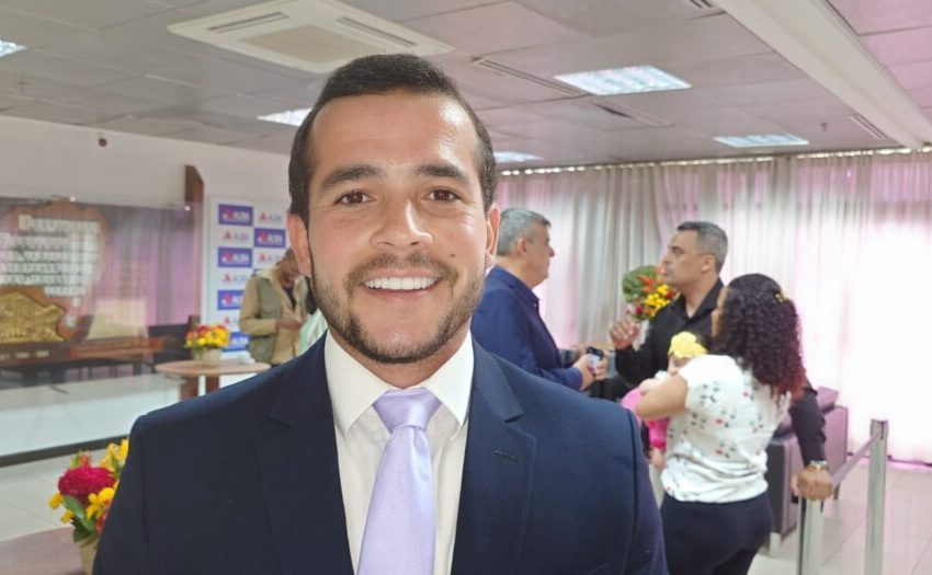 “Henrique Carballal é um exemplo de homem público”, afirma deputado Matheus Ferreira durante entrega da Comenda 2 de Julho