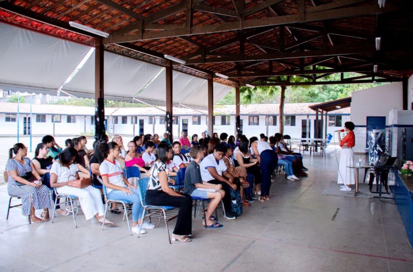 Bullying e violência foram temas de palestra na Escola Santa Júlia neste sábado (8)