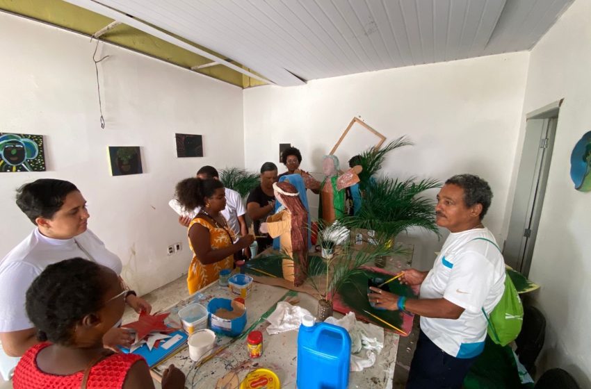 Oficina mobiliza usuários do CAPS II na criação de presépio natalino