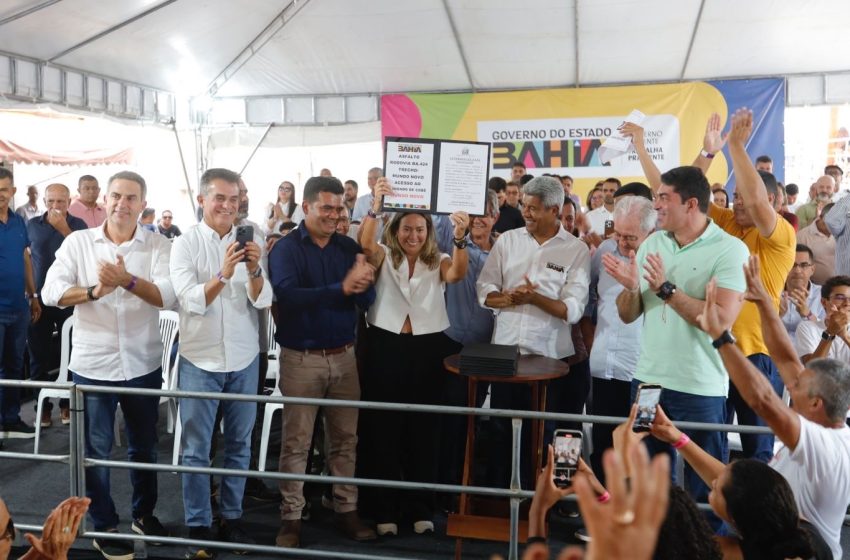  Jerônimo entrega obras de pavimentação e equipamentos de saúde em Mundo Novo