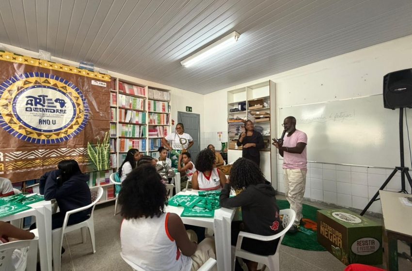  Oficina de escrita criativa ensina estudantes de Lauro de Freitas a transformar vivências em poesia