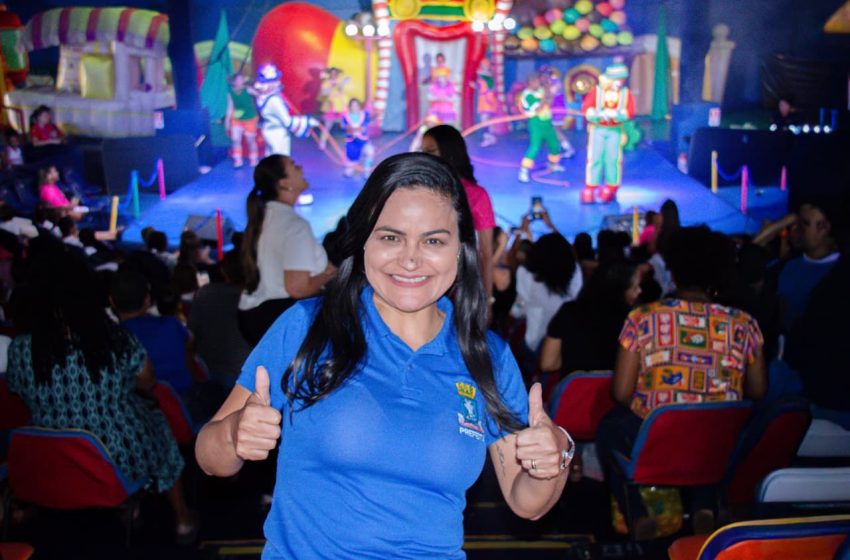 Gestão Débora Regis leva alegria e encantamento a 700 alunos da rede municipal no Patati Patatá Circo Show
