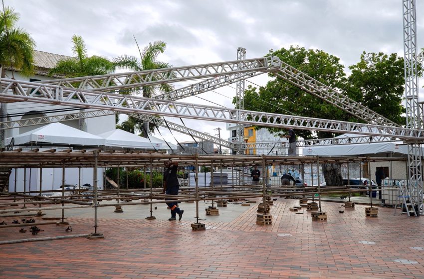  Montagem da estrutura para o Celebra Lauro segue a todo vapor