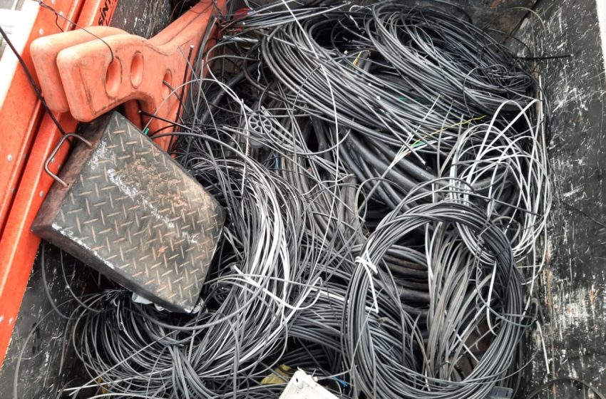  Operação Gatonet de volta a Lauro de Freitas: fios clandestinos serão retirados das ruas