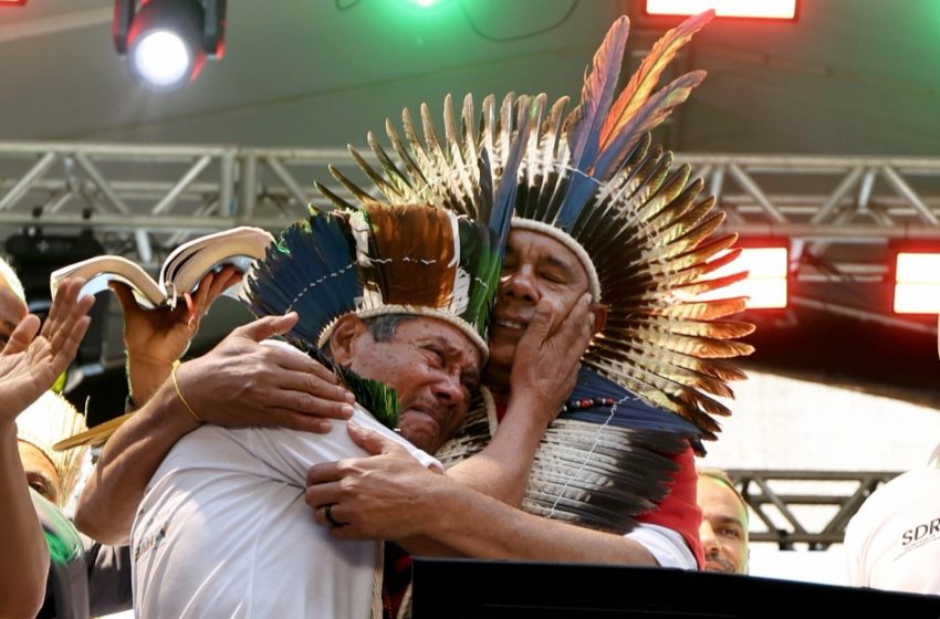 Jerônimo anuncia R$ 500 milhões para povos originários: “Quando visto meu cocar, não é enfeite, é minha origem”