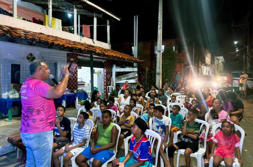  Vereador César Grandão promove noite de cinema e alegria no Jardim Tropical