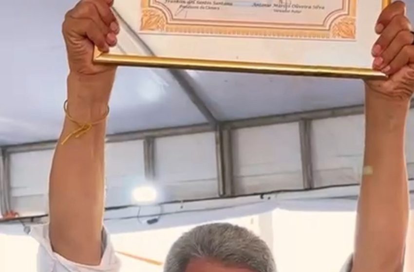 Jerônimo ganha título em Riachão e inspira forró celebrando o 364º município visitado