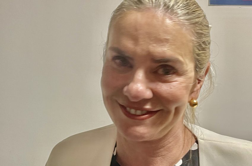  “Nasci de novo”: Ivana Bastos retorna à ALBA após internação por colite e destaca recuperação