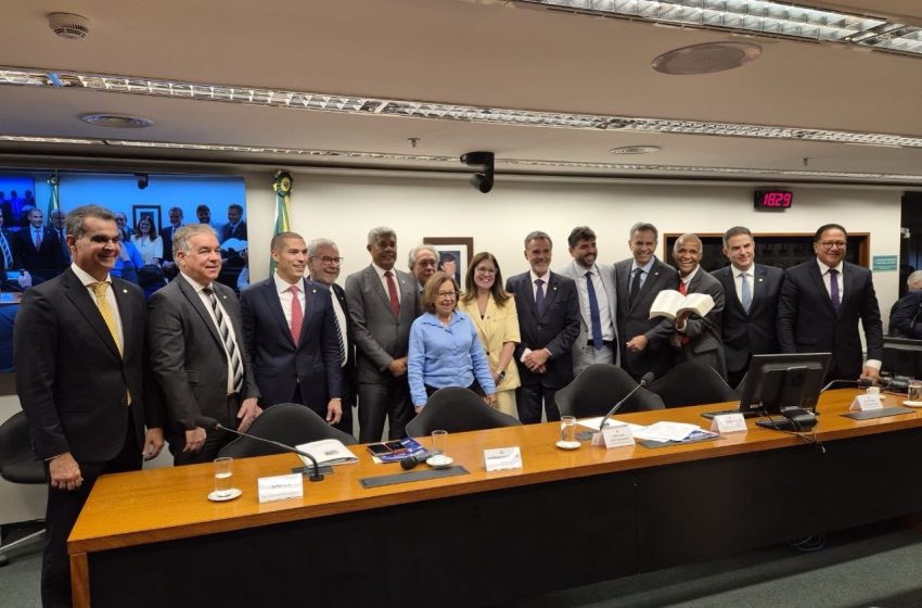  Em Brasília, Jerônimo Rodrigues debate prioridades na segurança, saúde e agricultura familiar com deputados federais da bancada baiana