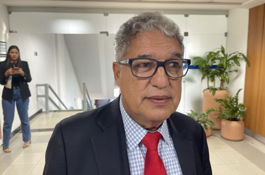  Rosemberg propõe PEC que eleva idade máxima para conselheiros dos Tribunais de Contas na Bahia