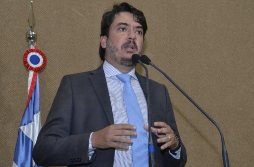 Pedro Tavares destaca transformação em Lauro de Freitas sob comando de Débora Regis