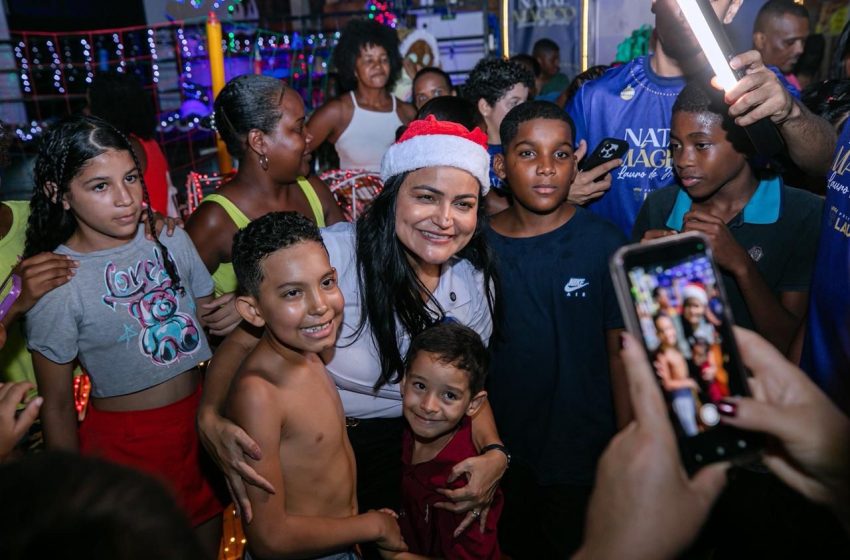  Natal Mágico Itinerante leva encanto e alegria aos bairros de Lauro de Freitas, com presença especial da prefeita Débora Regis