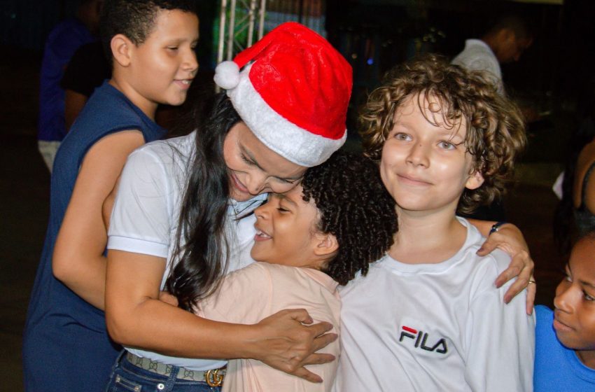 Com presença da prefeita Débora Regis, Natal Mágico Itinerante leva encanto e celebração ao centro de Lauro de Freitas