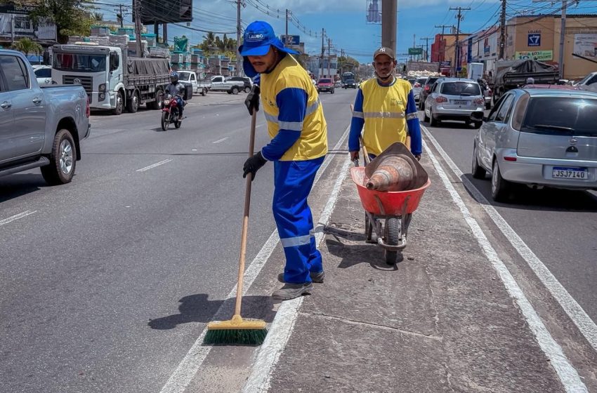 Estrada do Coco recebe grande ação de limpeza e manutenção